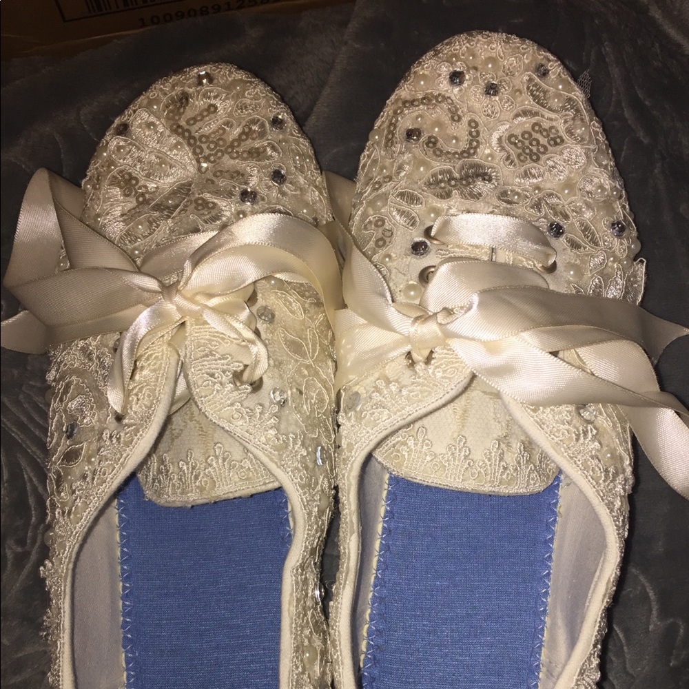 Ivory Bridal Tennis Shoes with Lace - Picture 3 of 7